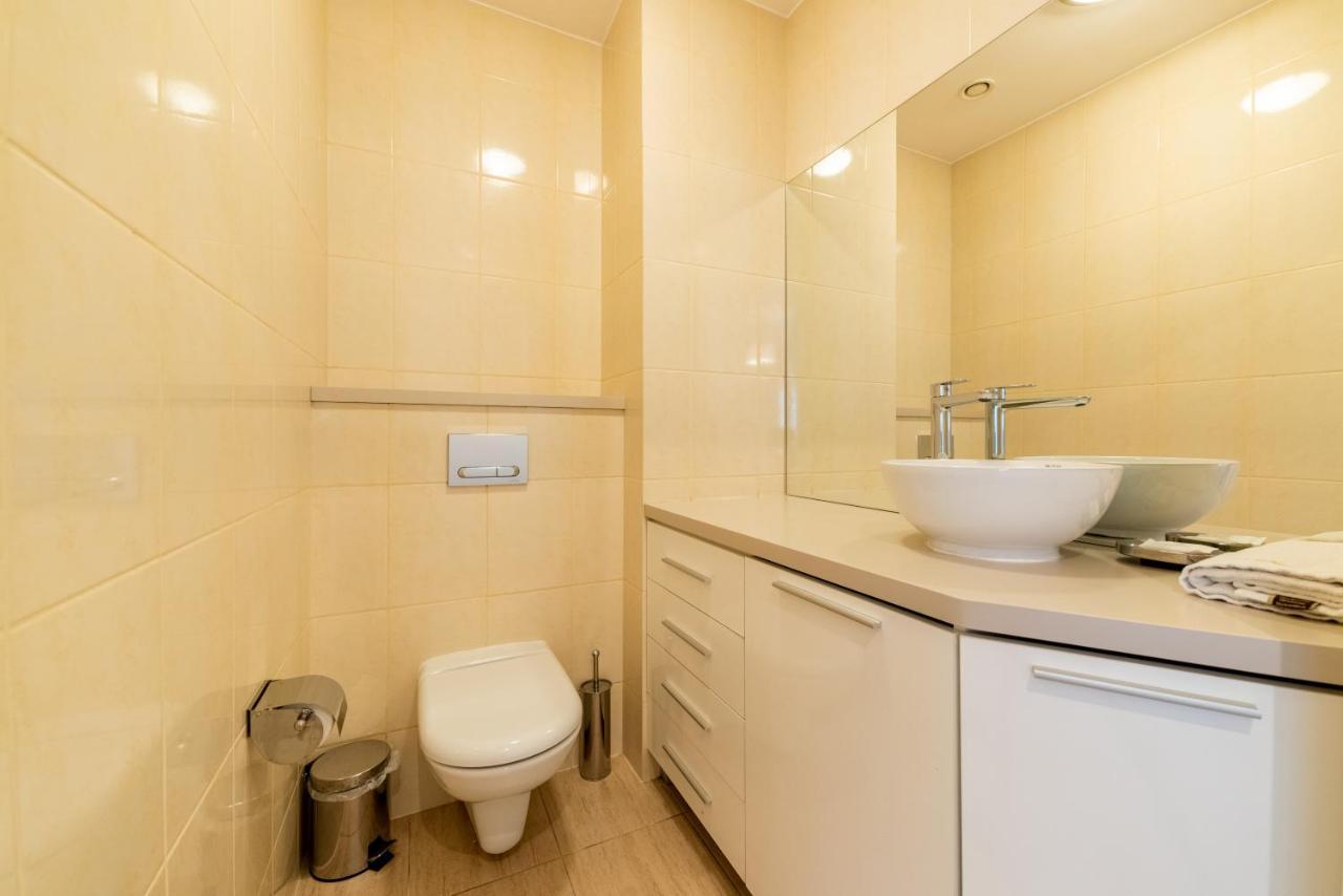 Deluxe Two-Bedroom Apartment